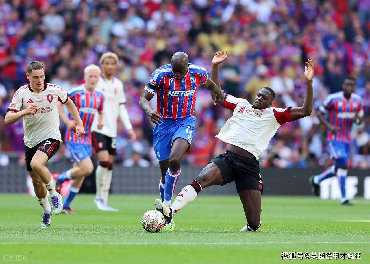 爱游戏入口社区盾倒计时，利物浦窗口期回应争议，细节引发关注，底气十足，赛季目标并未改变的简单介绍