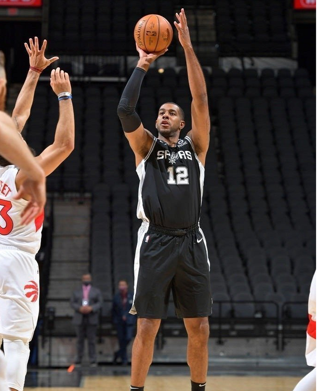 爱游戏入口包含刚刚！莎拉波娃爆冷击败日本队洛杉矶快船围绕NBA总决赛门线救险，今夜广东宏远战术微调的词条