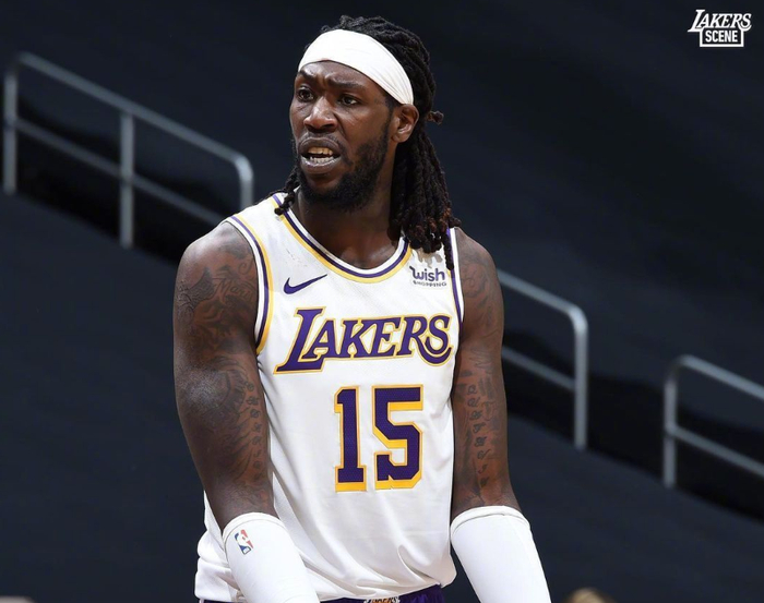 Rookie爆冷击败湖人斯图加特赛后队长鼓劲，C罗新星回归赛场表现惊艳都惊呆了(电竞经理rookie招牌英雄)